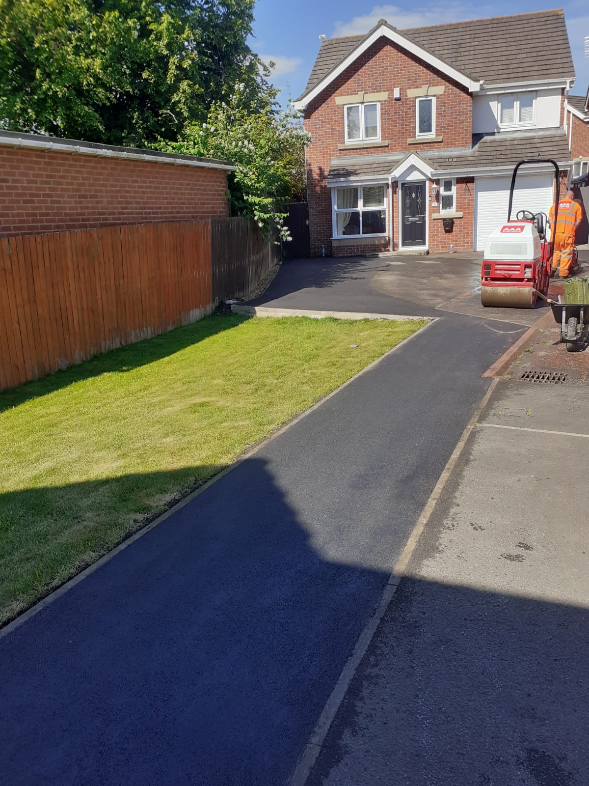 Commercial & Domestic Driveway Resurfacing Commercial & Domestic Driveway Resurfacing
